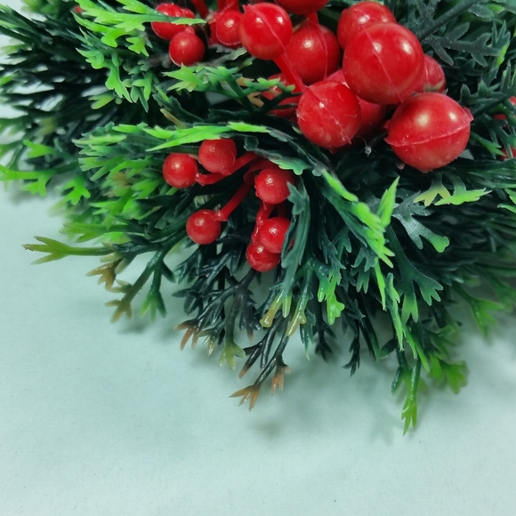 2 Plastic Christmas CANDLE HOLDERS Ring Wreath Berries Evergreen Greenery 5" - Picture 9 of 13